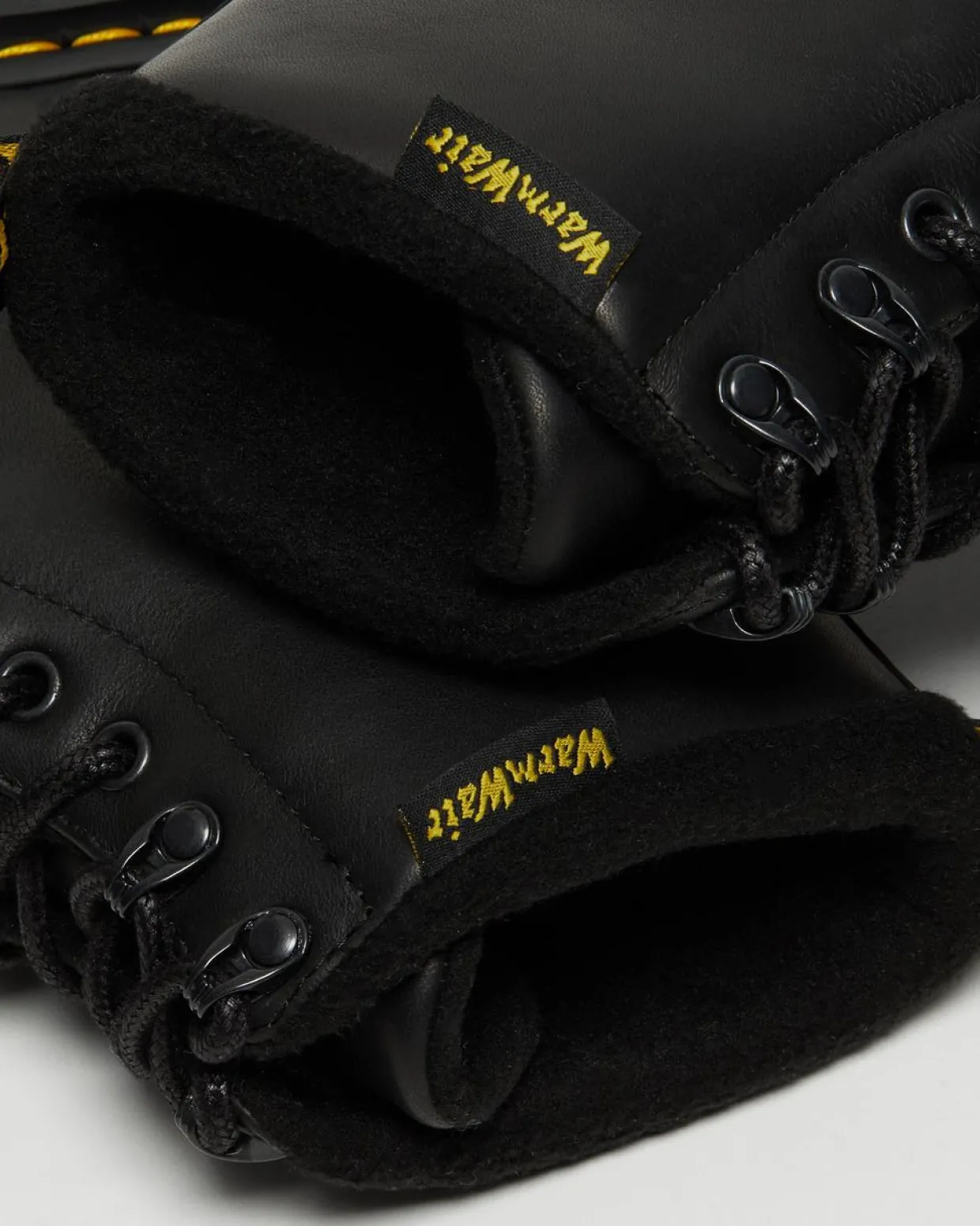 Dr. Martens Boots 1460 Pascal WarmWair En Cuir Valor WP Noir — Valor Wp New