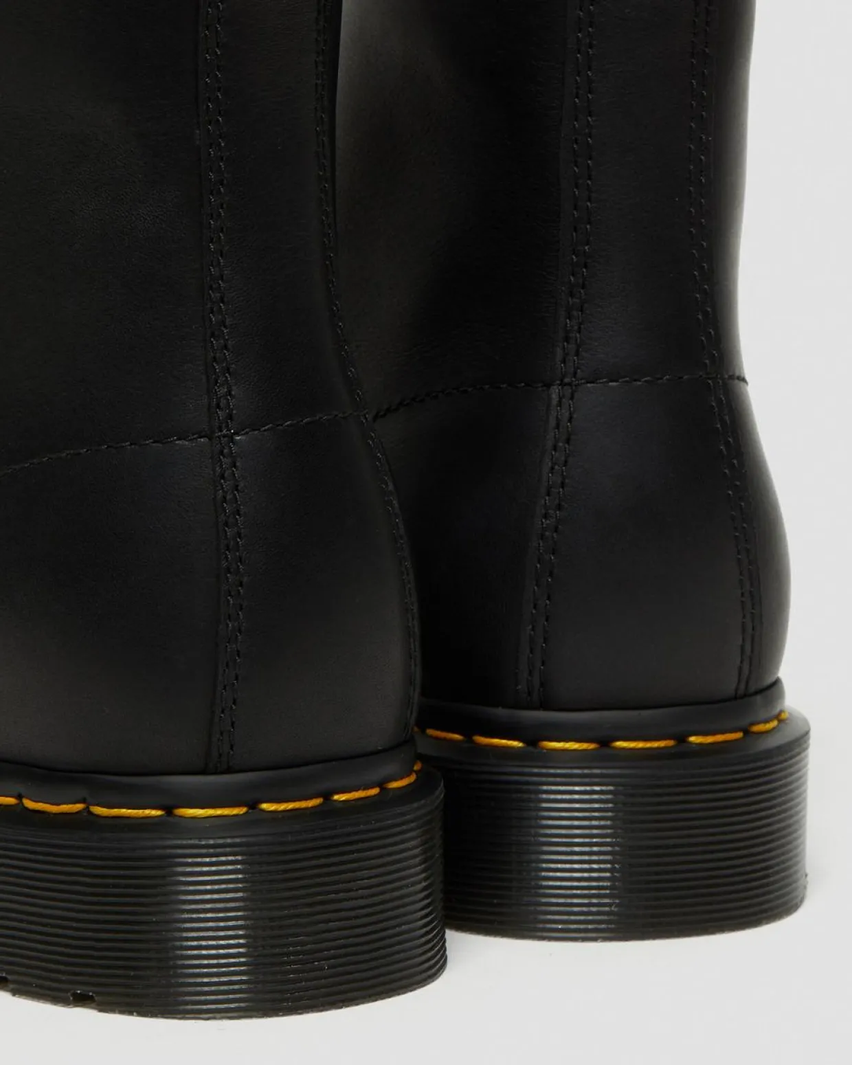 Dr. Martens Boots 1460 Pascal WarmWair En Cuir Valor WP Noir — Valor Wp New