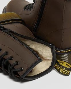 Dr. Martens BOOTS 1460 SERENA À DOUBLURE EN FOURRURE SYNTHÉTIQUE JUNIOR Marron foncé — Mohawk Hot