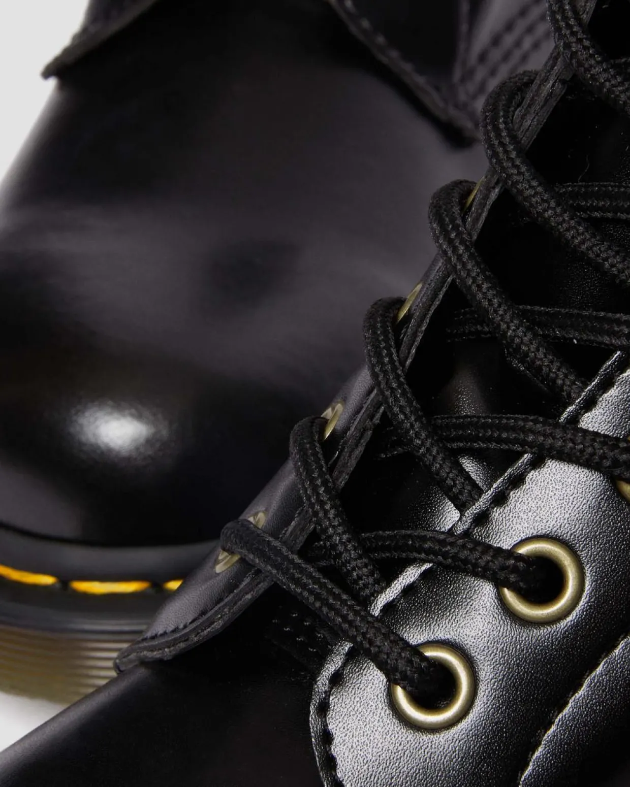 Dr. Martens Boots 1460 Vegan Borg Doublées à Lacets Noir — Norfolk Vegan Outlet