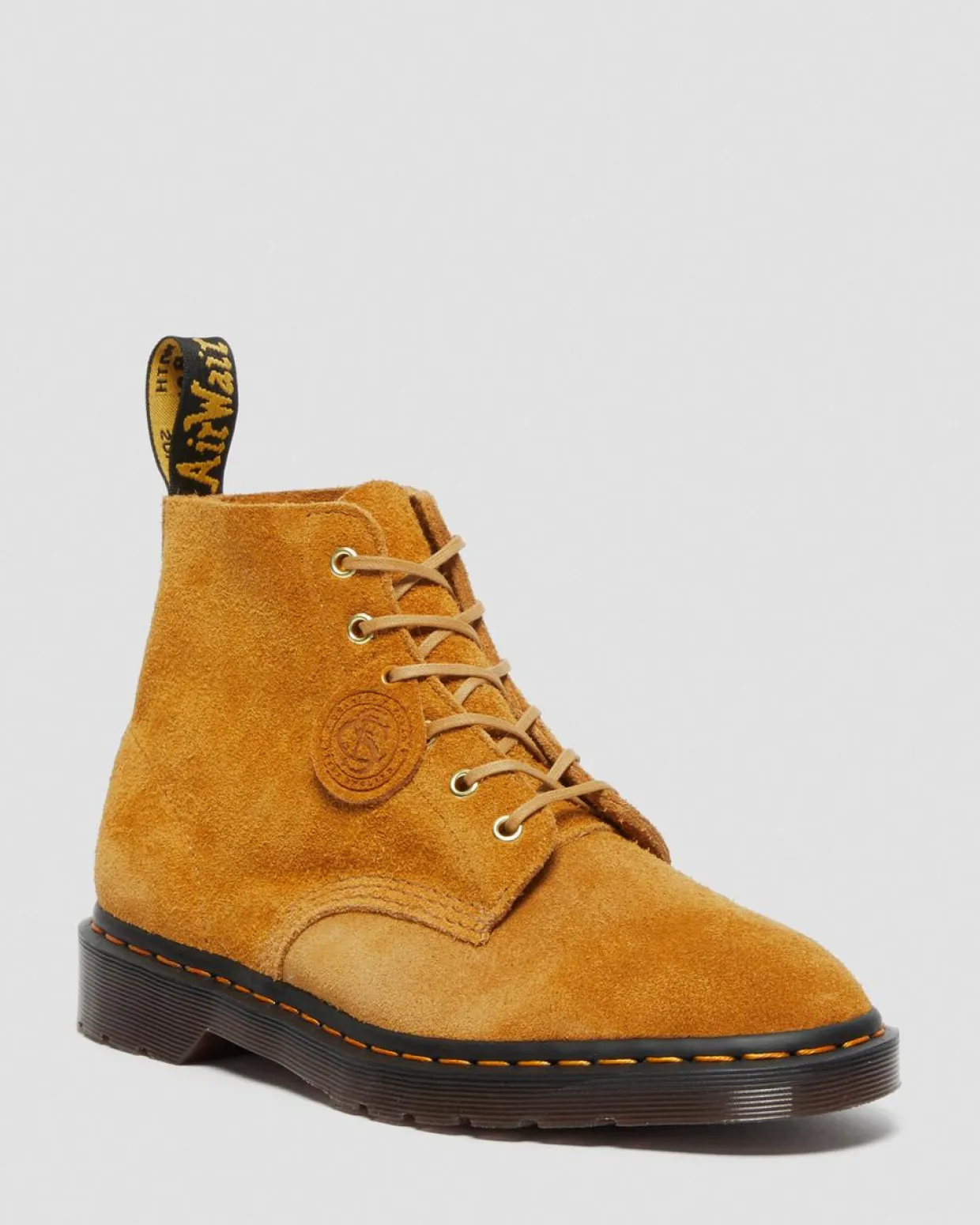 Dr. Martens Boots Basses 101 En Daim Camel — Desert Oasis Suede Store