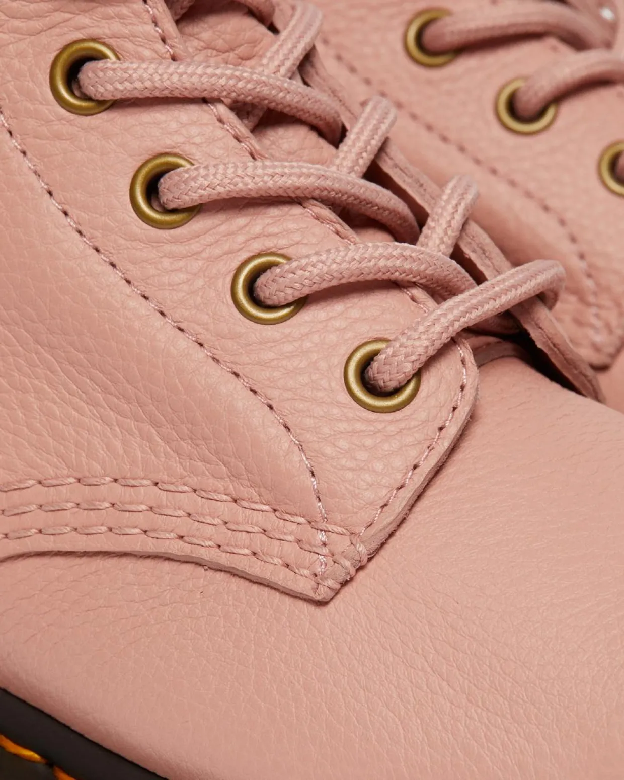 Dr. Martens Boots Basses 101 Unbound En Cuir Virginia Peach Beige — Virginia Sale