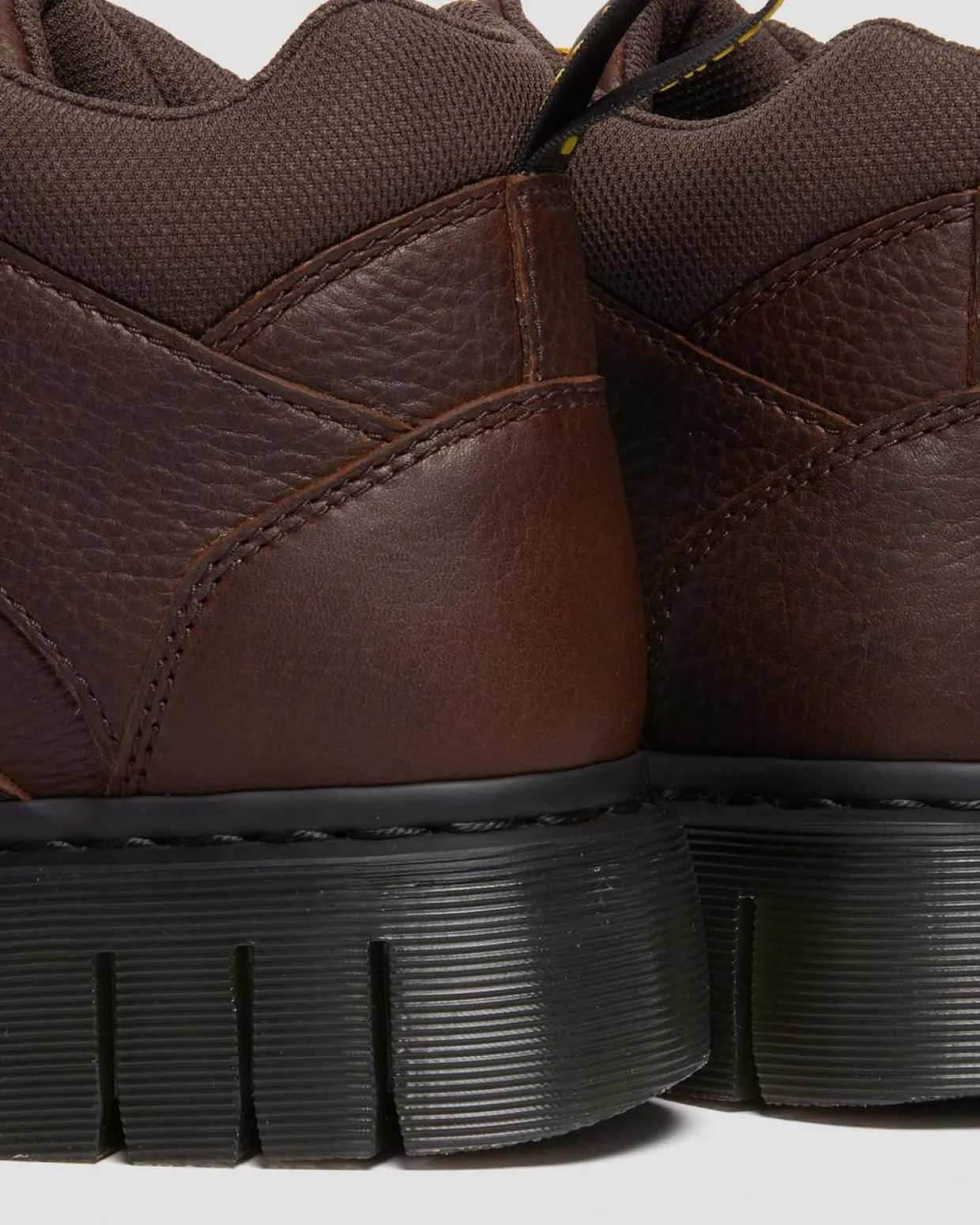 Dr. Martens Boots Basses Woodard En Cuir à Lacets Marron foncé — Grizzly Discount