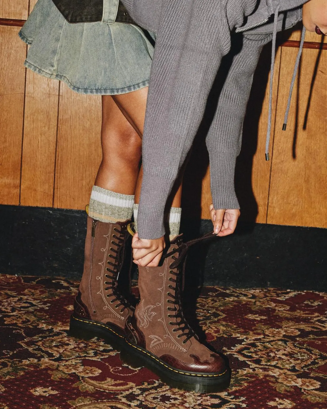 Dr. Martens Boots Plateformes 1B99 Gothic Americana En Cuir Dark Brown — Classic Pull Up Reptile Emboss+ E.H.Suede Cheap