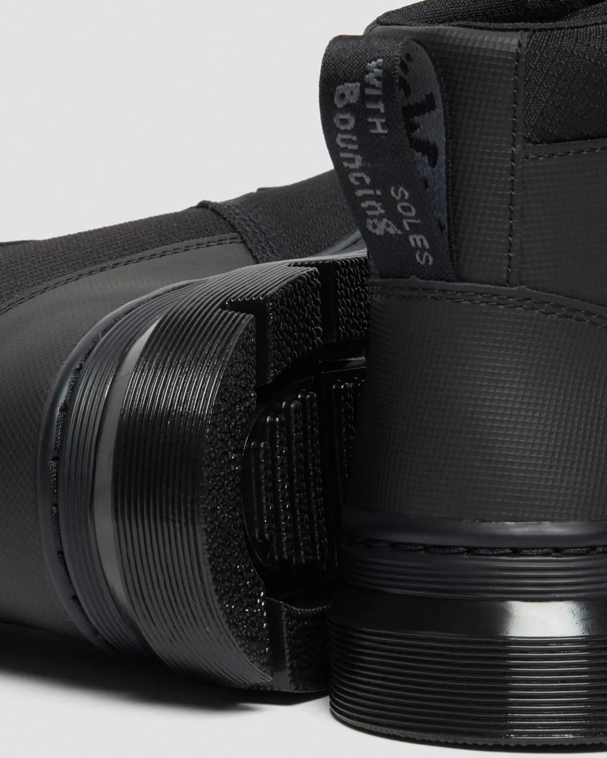 Dr. Martens Boots Utilitaires Chukka Bonny En Tech Poly Noir — Element Poly Rip Stop Clearance