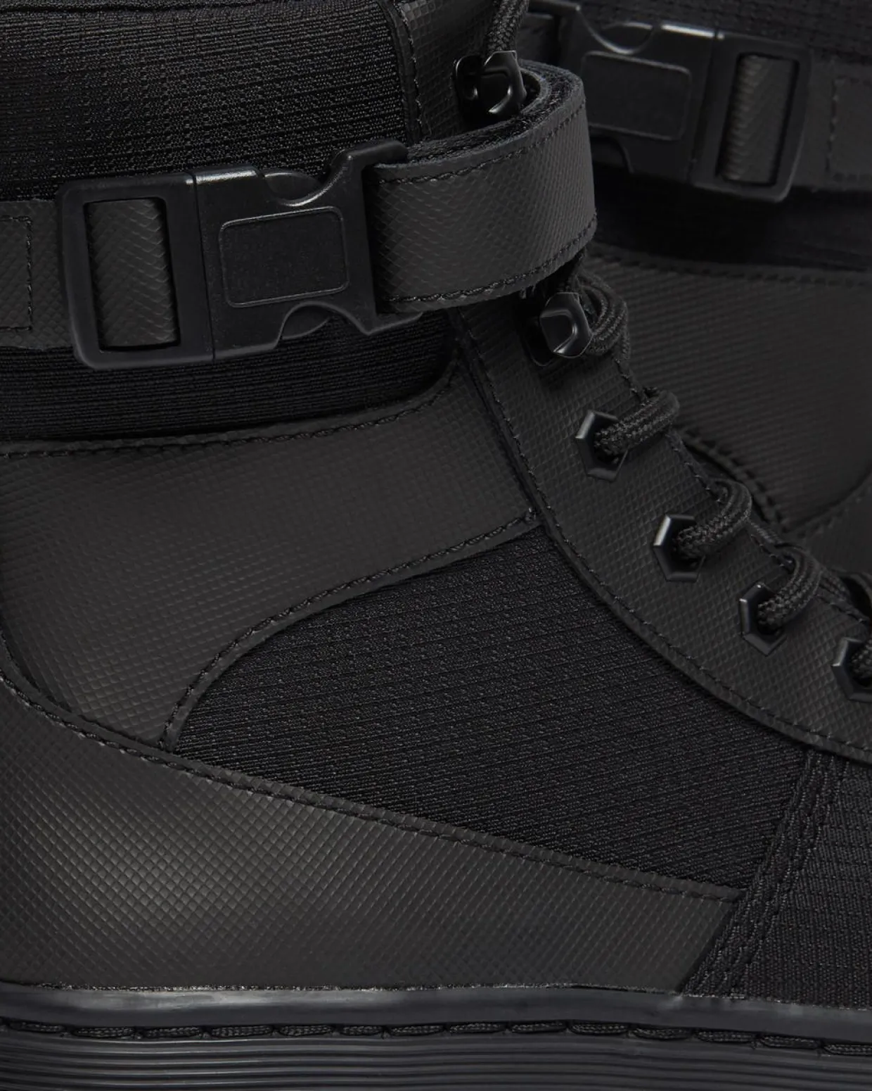 Dr. Martens Boots Utilitaires Combs Tech Poly Noir — Element Poly Rip Stop Discount
