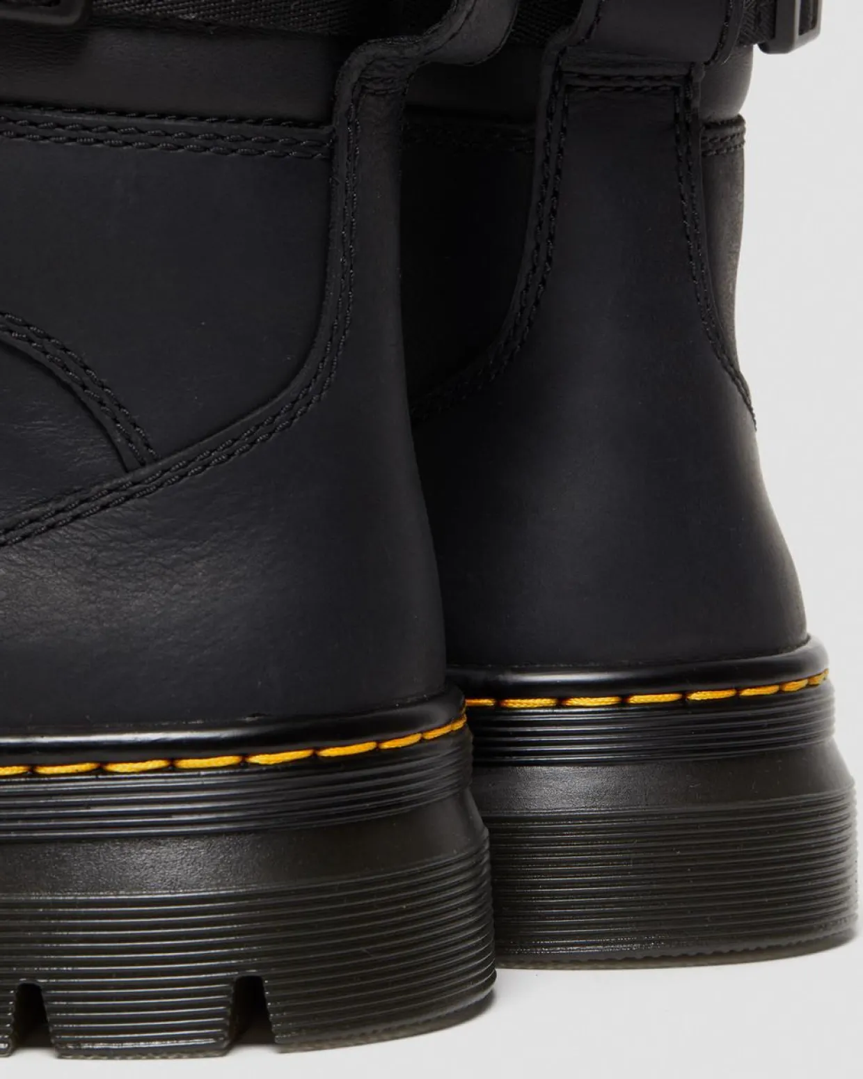 Dr. Martens Boots Utilitaires Combs Tech II En Cuir Wyoming Noir — Wyoming Store