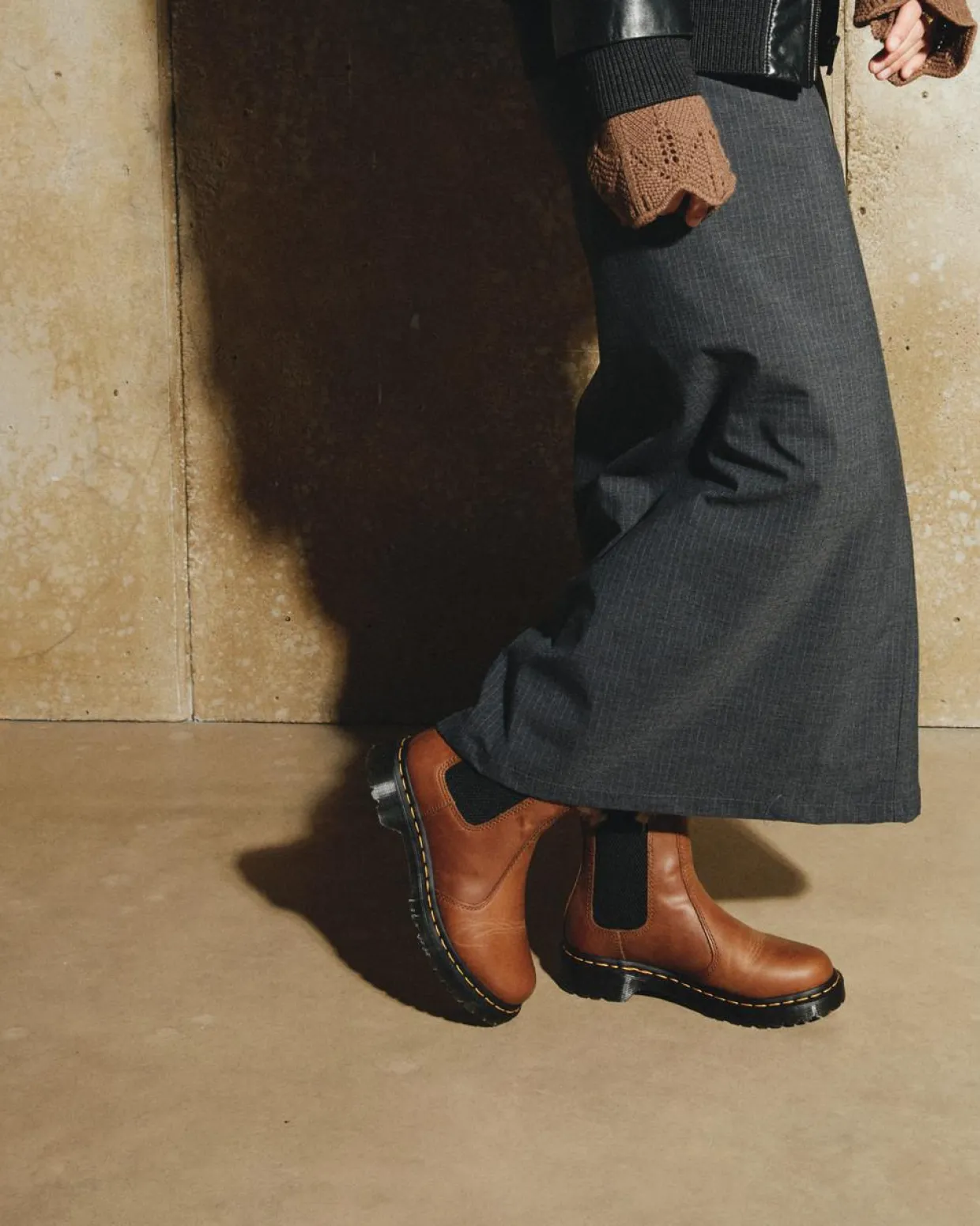 Dr. Martens Chelsea Boots 2976 Leonore En Cuir Fourrées Camel — Farrier Hot