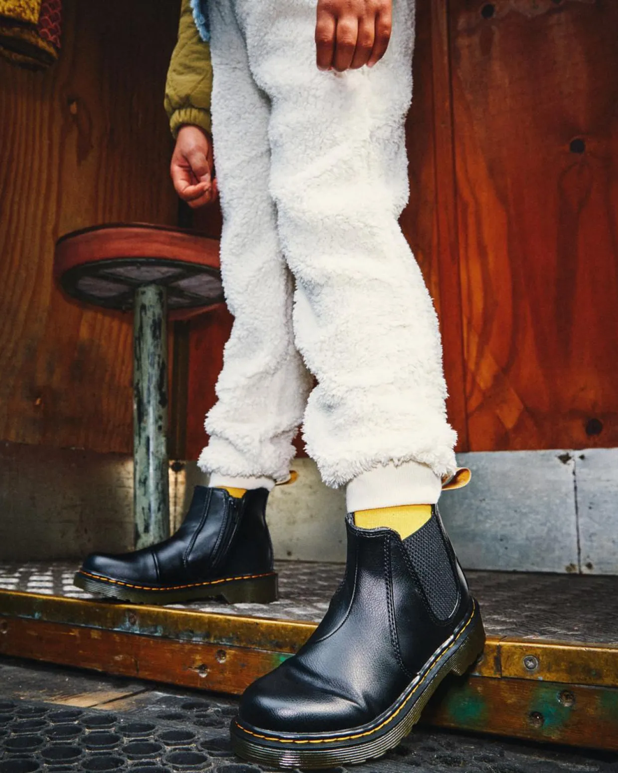 Dr. Martens Chelsea Boots 2976 Vegan Junior Noir — Newbury Tumble Online