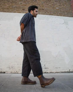 Dr. Martens Chelsea Boots 2976 Yellow Stitch En Cuir Crazy Horse Marron foncé — Crazy Horse Store