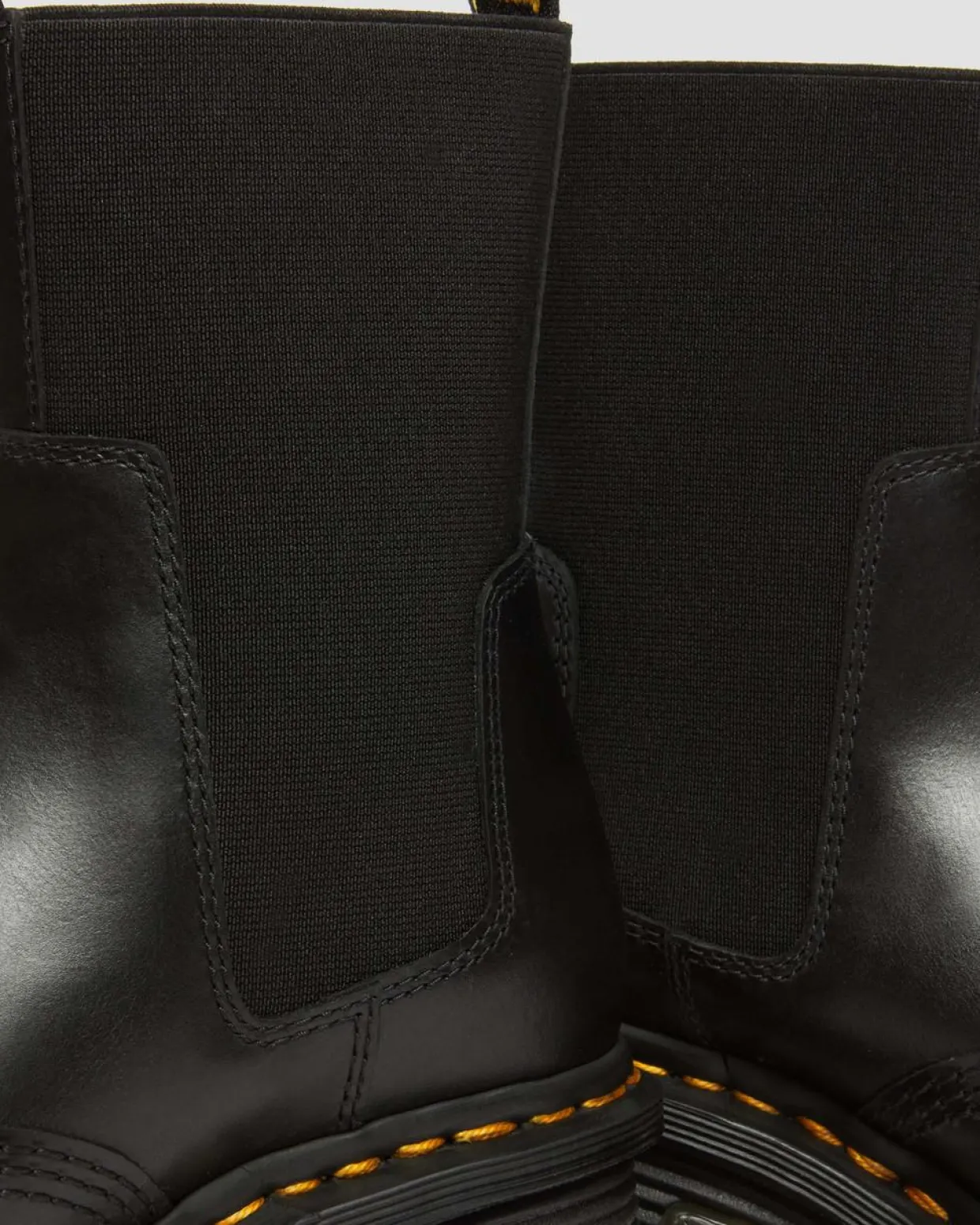 Dr. Martens Chelsea Boots Corran En Cuir Atlas à Talons Noir — Atlas Hot