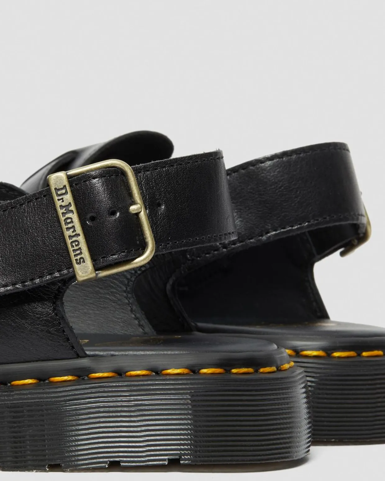 Dr. Martens Claquettes à Brides Jorge Made In England En Cuir Noir Cheap