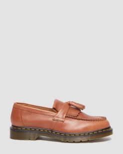 Dr. Martens Mocassins Adrian En Cuir Carrara à Pampilles Saddle Tan — Carrara Outlet