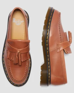 Dr. Martens Mocassins Adrian En Cuir Carrara à Pampilles Saddle Tan — Carrara Outlet