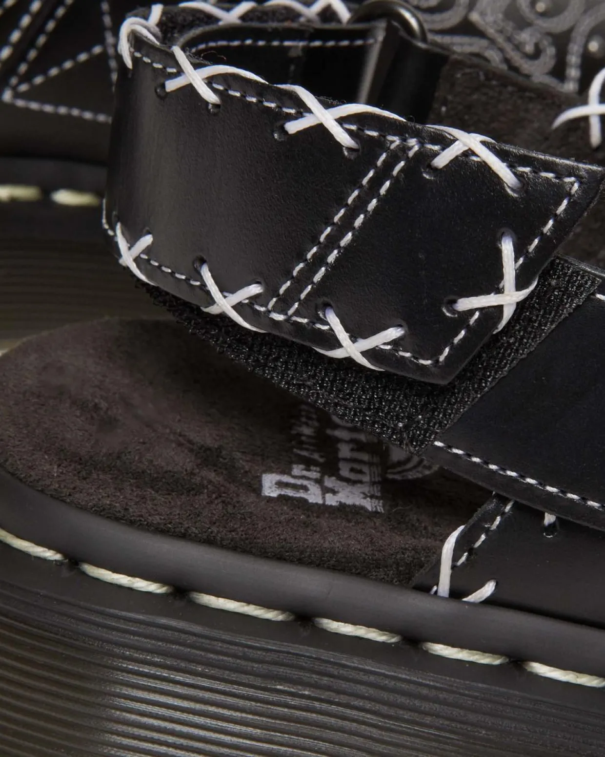 Dr. Martens Mules Jorge Contrast Stitch En Cuir Noir — Atlas Hot