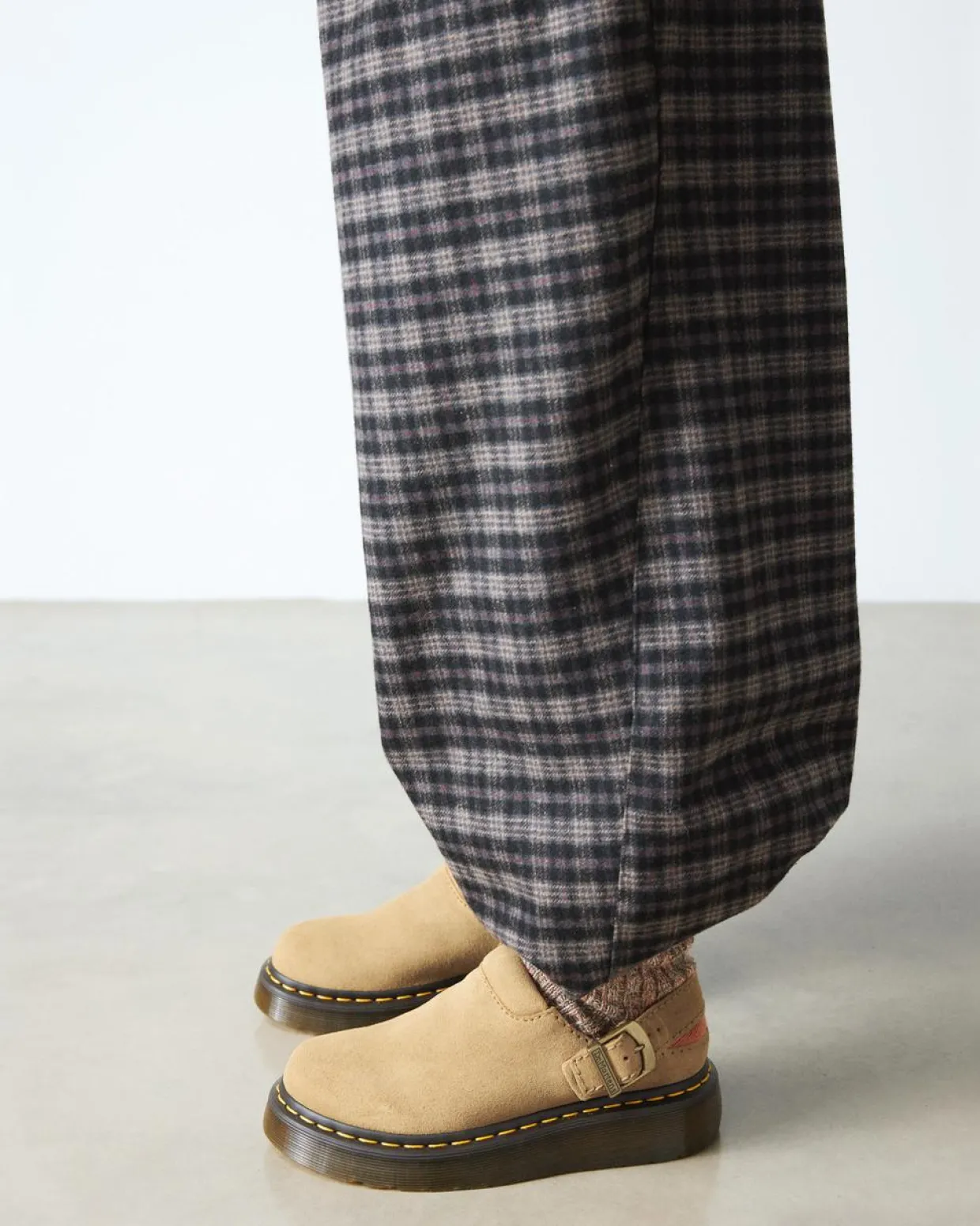 Dr. Martens Mules Plateformes Laketen En Daim Bronx Savannah Tan — Bronx Suede Outlet