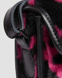 Dr. Martens Sac Bandoulière En Hair-On Imprimé Vache 18 Cm THRIFT PINK+BLACK — Cow Print + Kiev Online