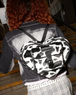 Dr. Martens Sac En Forme De Cœur En Imprimé Vache BLACK+WHITE — Cow Print + Kiev Fashion