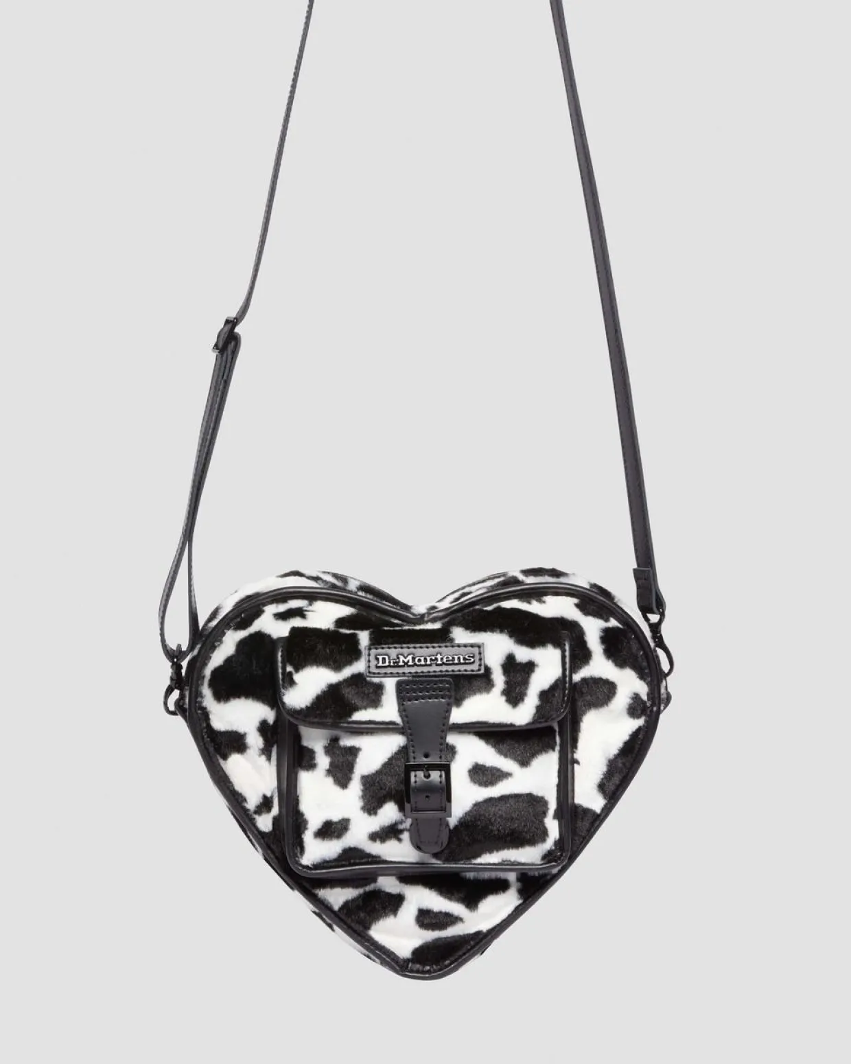 Dr. Martens Sac En Forme De Cœur En Imprimé Vache BLACK+WHITE — Cow Print + Kiev Fashion
