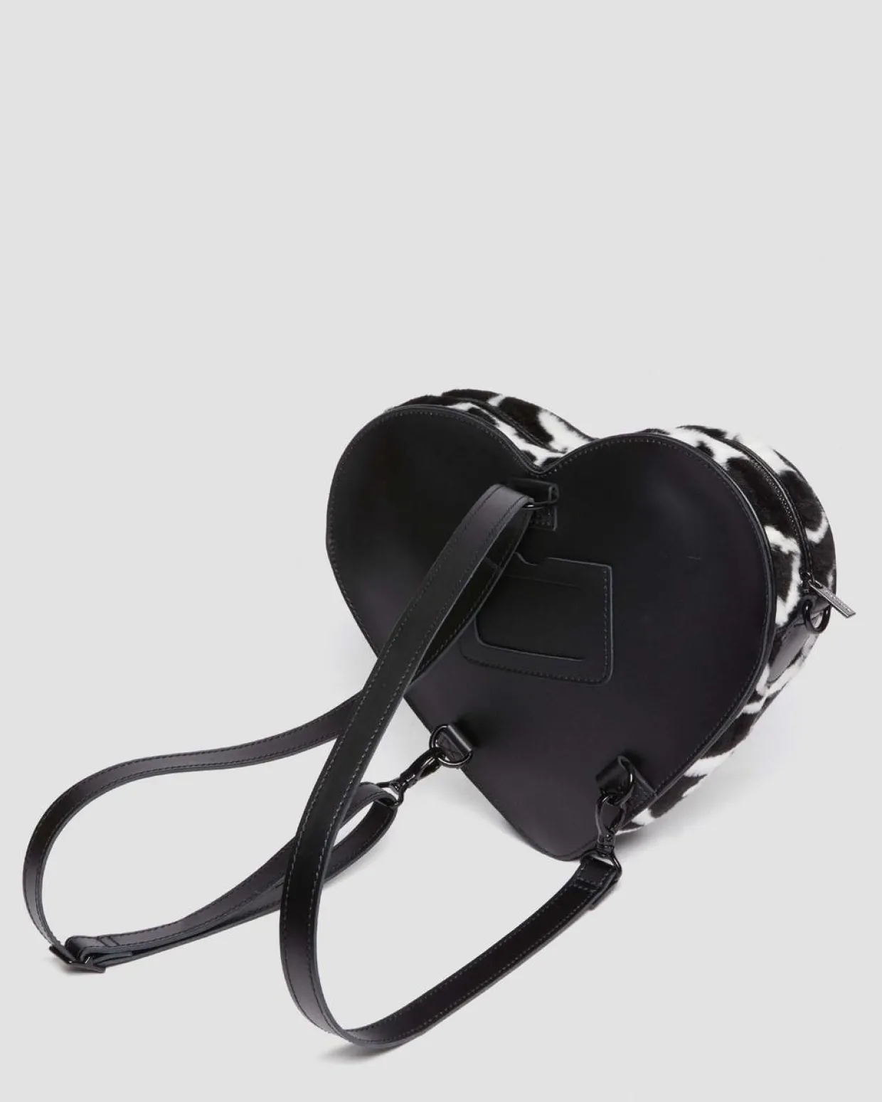 Dr. Martens Sac En Forme De Cœur En Imprimé Vache BLACK+WHITE — Cow Print + Kiev Fashion