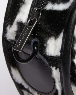 Dr. Martens Sac En Forme De Cœur En Imprimé Vache BLACK+WHITE — Cow Print + Kiev Fashion