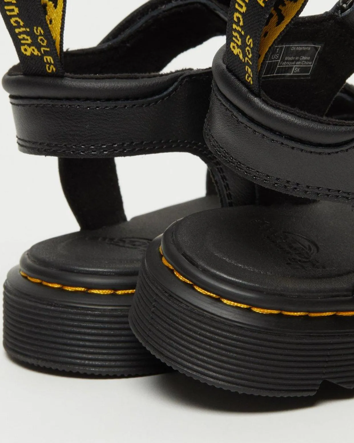 Dr. Martens Sandales Klaire En Cuir à Brides Junior Noir — T Lamper Cheap