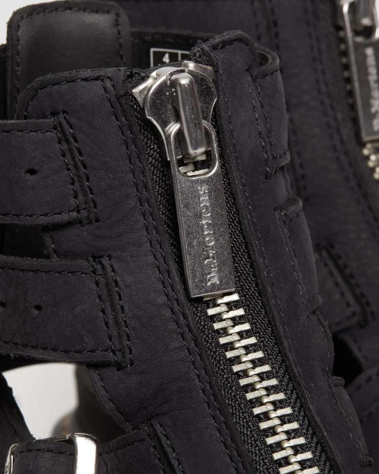 Dr. Martens Sandales Olson En Cuir Tumbled Nubuck à Zip Charcoal Grey — Tumbled Nubuck Clearance